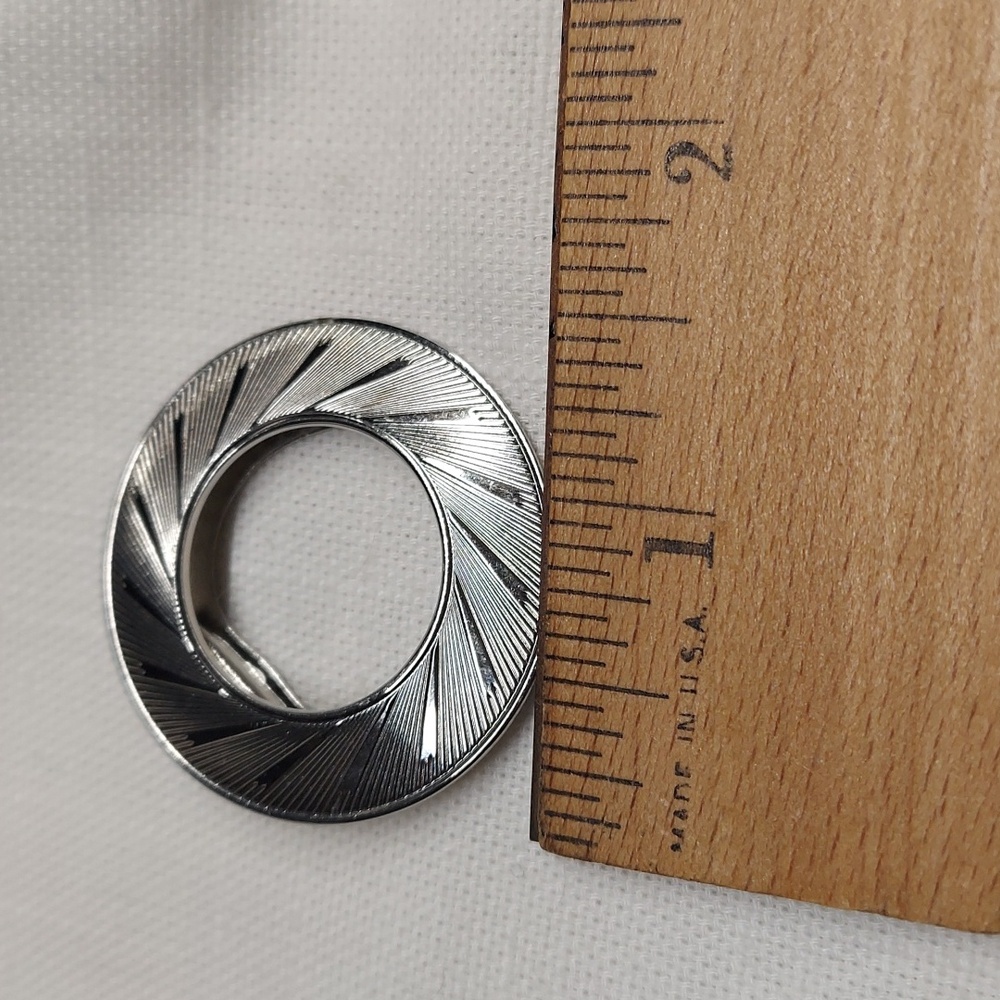 Lieba U.S.A. silver-tone Round scarf clip  Stunning Vintage 1.5" - Picture 7 of 8